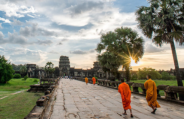 Angkor Wat Complex and Luang Prabang City Tour
