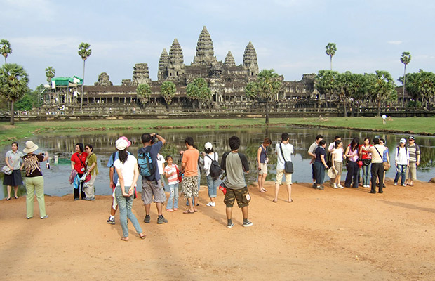 Angkor Wat Small Tour