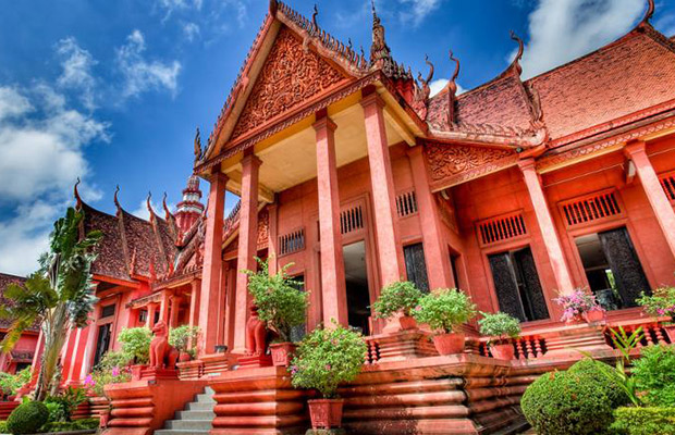 Beautiful Phnom Penh Private City Tour