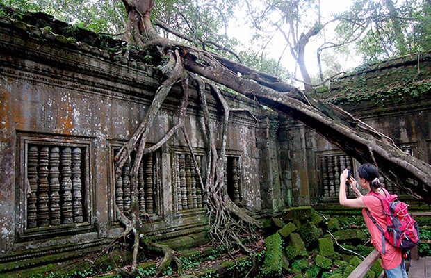 Angkor Temple Trekking and Hunting in The Jungle
