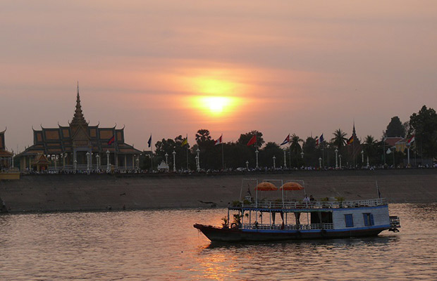 Cambodia Phnom Penh - Angkor Temple Adventure Tour