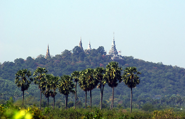 Discover Oudong Mountain and Phnom Penh City Tour