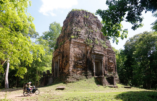 Discover the Ancient Wonders of Kampong Thom from Siem Reap