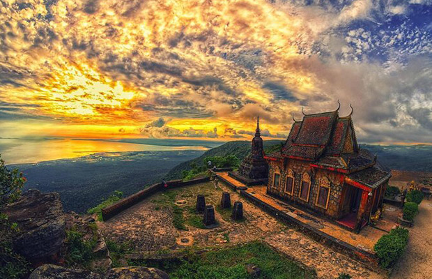 Kampot: Full-Day Motocycle Tour to Bokor, Caves & Pepper Farm