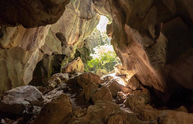Kampot: Full-Day Motocycle Tour to Bokor, Caves & Pepper Farm