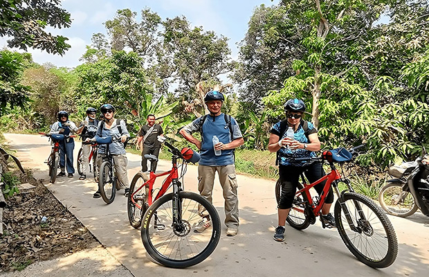 Kratie: Koh Trong Island Cycling Tour with Snacks