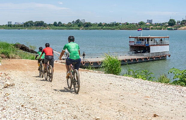Kratie Mekong Adventure Tour (Bike, Kayaking & Homestay)
