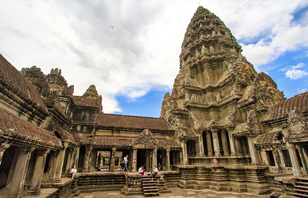 Majestic Angkor Wat, Siem Reap and Tonle Sap Lake Tour