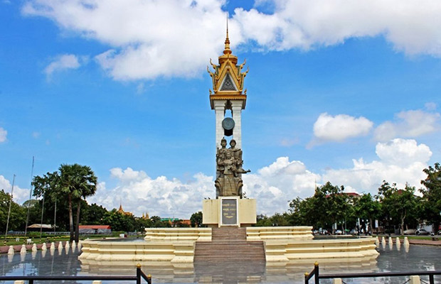 Phnom Penh Small-Group Secrets Tour