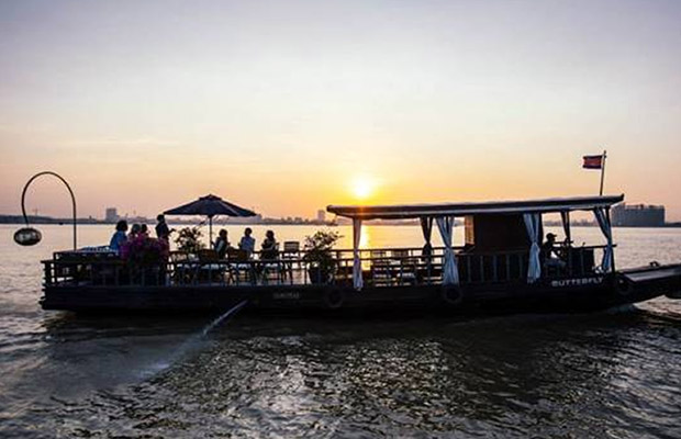 Phnom Penh Sunset Cruise Tour Including BBQ and Drinks
